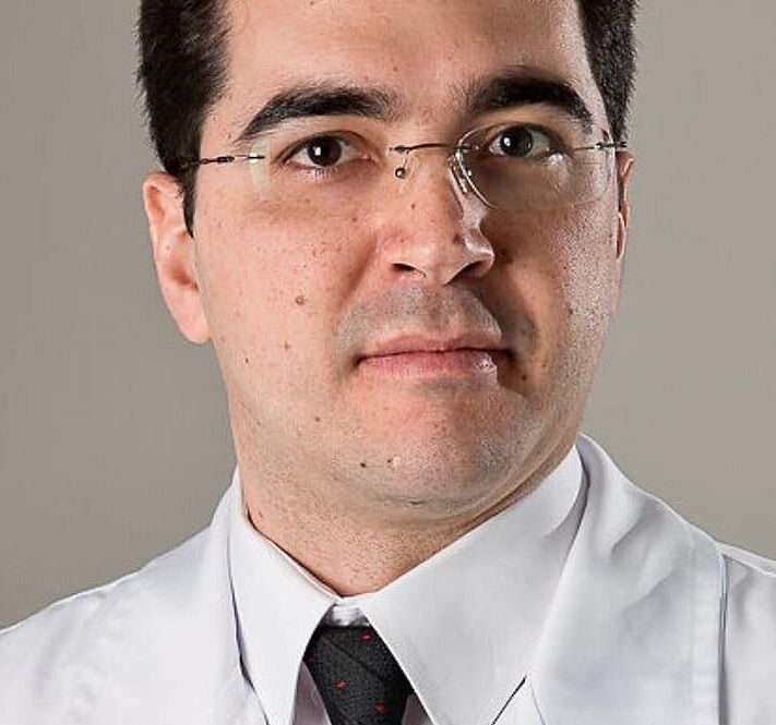 Oftalmologia - Neurocirurgião do HUEM atua em pesquisa para realizar ...